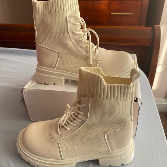 Beautiful boots - Picture 4 of 5